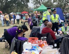 Policeman having fun / Mardi Gras 2022